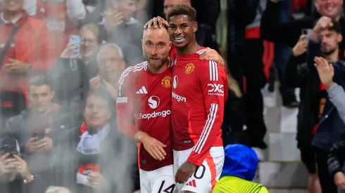 Christian Eriksen y Marcus Rashford festejan el gol de Manchester United contra Twente, en la fecha 1 de la UEFA Europa League 2024/25.