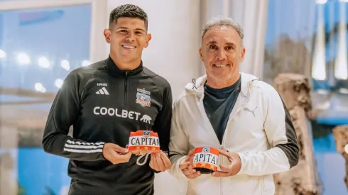 Esteban Pavez le realizó un regalo cargado de historia a Marcelo Espina.