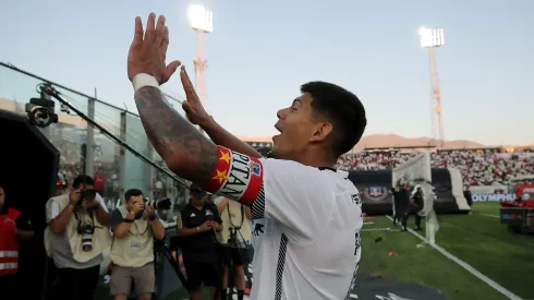 Esteban Pavez, el capitán de Colo Colo, fue homenajeado.