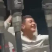 Zavala festeja en una bencinera el triunfo de Colo Colo con un canto dedicado a la U de Chile