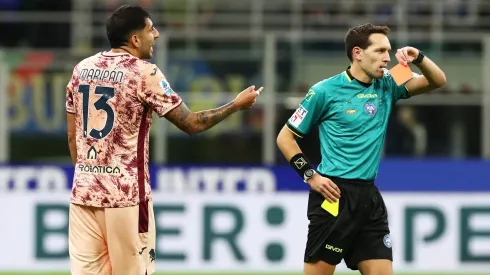 Guillermo Maripán fue expulsado tras una terrible entrada contra Thuram