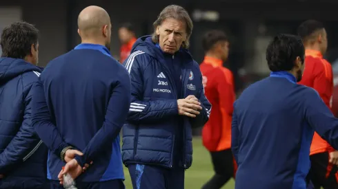 Ricardo Gareca entrenando en la Roja.