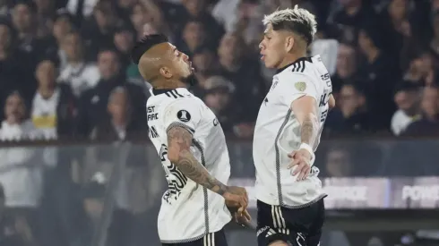 Arturo Vidal celebra con Carlos Palacios el gol de la Joya a River Plate en la ida de los cuartos de final en la Copa Libertadores.