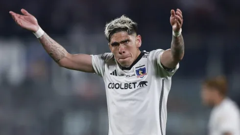 Carlos Palacios no puede jugar por Colo Colo este domingo, pese a bajarse de la Roja