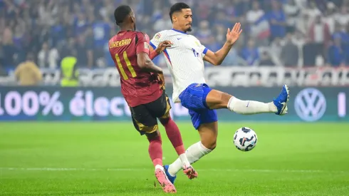 William Saliba y Dodi Lukebakio en el último Francia vs Bélgica, en la fecha 1 de la UEFA Nations League 2024/25.