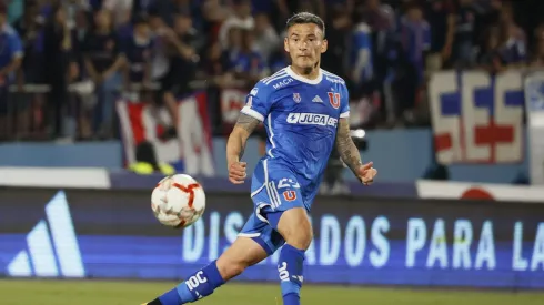 Charles Aránguiz quiere ir por el título.