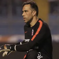 Claudio Bravo se pisa la cola solo con Palacios: el día que no quiso ir a la Roja
