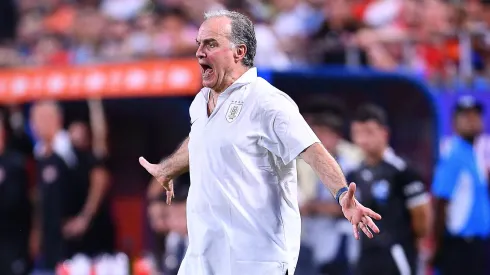 Marcelo Bielsa sabe que no vive días fáciles en su cargo.