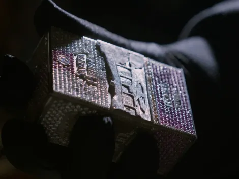 Marca de vinos lanza joya de $10 millones con orfebre de Viña