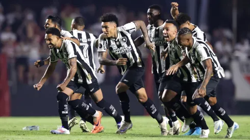 Los jugadores de Botafogo celebran el pase a la semifinal de la Copa Libertadores, tras vencer a São Paulo en los penales.