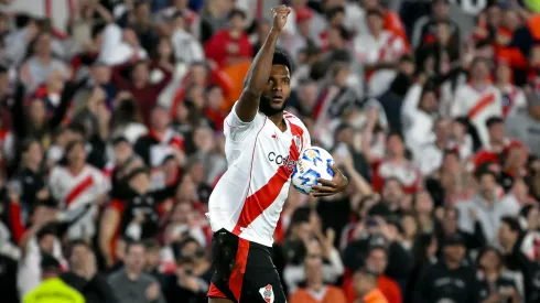 Miguel Ángel Borja festeja su gol contra Vélez Sarsfield en el partido más reciente de River Plate.