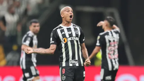 Deyverson se robó las miradas ante River e hizo payasadas.