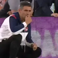 Captan a DT de Independiente comiendo pasto después del primer gol de Felipe Loyola en Argentina