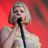 ¿Quedan entradas para Aurora en Chile? Revisa los precios y dónde comprar