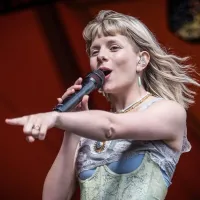 ¿Quién teloneará a AURORA en Chile? Esta es la artista elegida para abrir su show