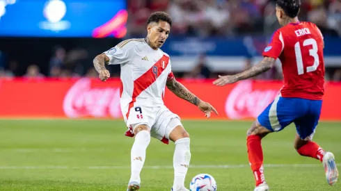 Paolo Guerrero asoma como titular en Perú.