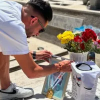 El emotivo festejo de Mauricio Isla en el cementerio tras ser campeón con Colo Colo