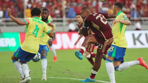 Venezuela no pudo como local.