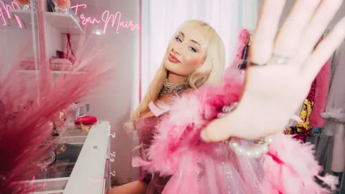 La artista es estrenó una nueva canción.