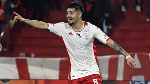 Alarcón marcó un golazo por Huracán en plena fecha FIFA en la que fue desconvocado por la Roja