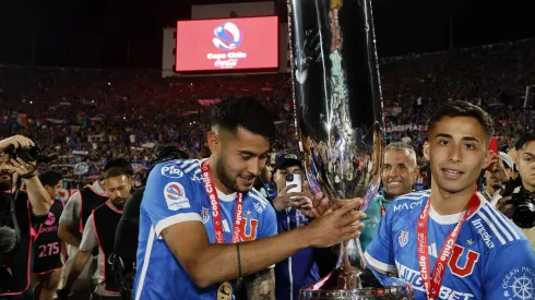 Assadi y Ojeda disfrutan con la Copa Chile que ganó la U.
