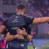 Ariel Holan se hace viral en Argentina... ¡por abrazar al cuarto árbitro en el festejo!