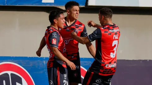 Los jugadores de Deportes Limache festejan el gol ante Antofagasta, en los cuartos de final de la Liguilla de Ascenso de la Primera B 2024.