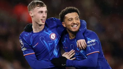 Cole Palmer y Jadon Sancho en la victoria de Chelsea sobre Southampton en la Premier League 2024/25.