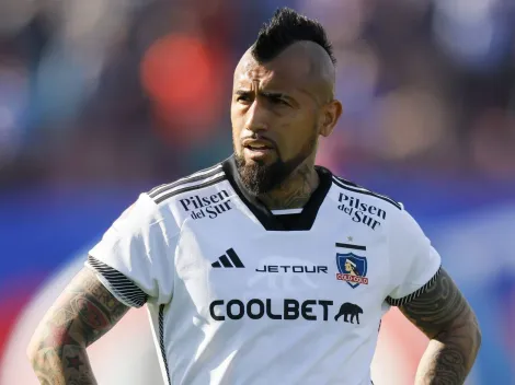 Refuerzo que quiere la U de Chile se fotografía con Arturo Vidal