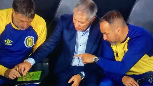 Ariel Holan no la pasa muy bien en Argentina.