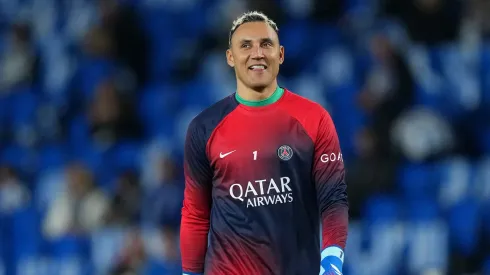 Keylor Navas apura a Colo Colo.