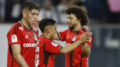 Jordhy Thompson celebra junto a Peluca Falcón en un duelo ante La Calera.