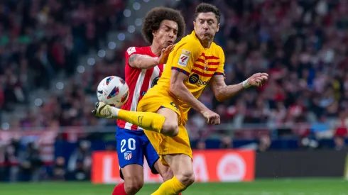 Robert Lewandowski y Axel Witsel en el último juego entre Atlético Madrid y Barcelona.