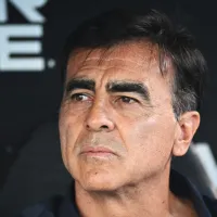 Noble causa: Gustavo Quinteros no estará en el Trofeo de Campeones entre Vélez y Estudiantes