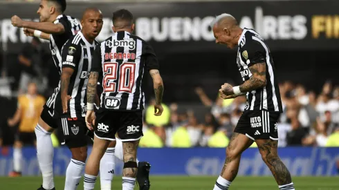 Eduardo Vargas define su futuro.