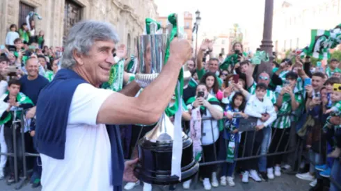 Manuel Pellegrini está feliz, como cuando ganó la Copa del Rey con el Betis.