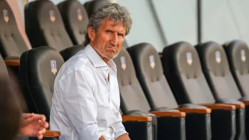 Daniel Morón, gerente deportivo de Colo Colo, trabaja a sus 65 años