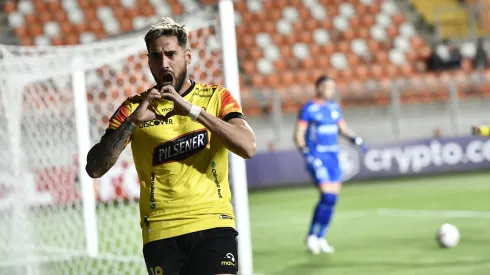 Francisco Fydriszewski festeja un gol que le marcó a Cobresal en la Copa Libertadores.