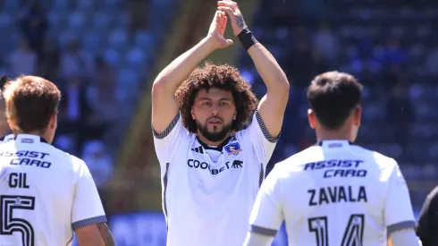 Maxi Falcón mira la puerta de salida de Colo Colo.