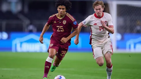 Eduard Bello jugando por Venezuela.