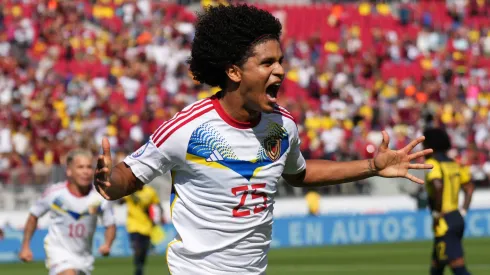 Eduard Bello ya viene rumbo a Chile para sumarse a Universidad Católica.