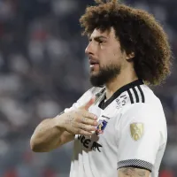 ¡Cara a cara! Maximiliano Falcón llega al hotel de concentración de Colo Colo en Uruguay