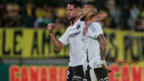 Futbol, Penarol vs Colo Colo.<br />
Serie Rio de La Plata.<br />
El jugador de Colo Colo, Arturo Vidal, derecha, celebra su gol contra de Penarol durante el partido amistoso por la Serie Río de La Plata.