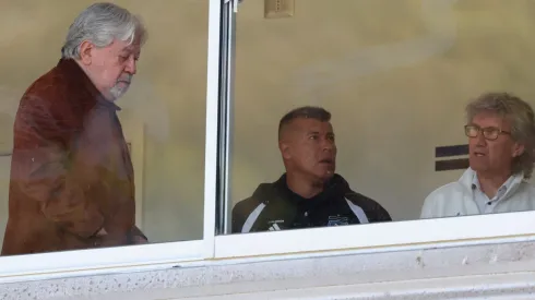 Jorge Almirón en la polémica caseta del estadio CAP de Talcahuano.