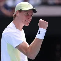 Jannik Sinner le gana una batalla campal a Holger Rune y regala el mejor punto del Australian Open