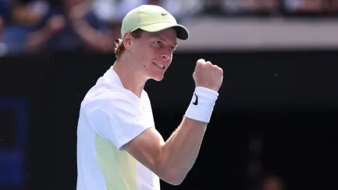 Jannik Sinner sigue firme en Australia.