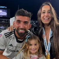 El colocolino mensaje de la esposa de Emiliano Amor al regresar al Cacique: "Volvimos por los hinchas"