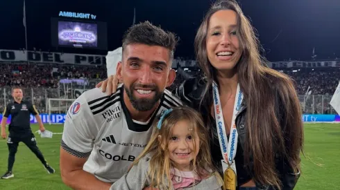Emiliano Amor junto a su hija Lolita y su señora, celebrando el título de Colo Colo
