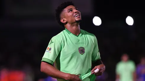 Diego Valoyes y Colo Colo se alejan.