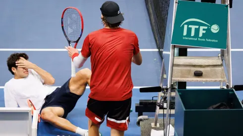 Garin en el piso tras recibir el impacto de Bergs